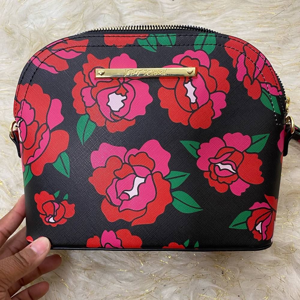 ✨Betsey Johnson Crossbody Mini✨